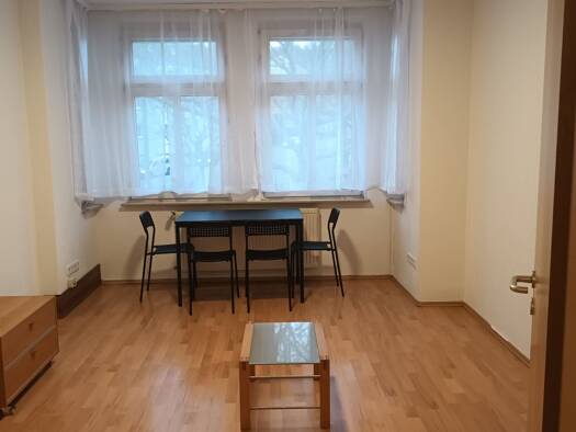 Wohnung zur Miete 1.090 € 2 Zimmer 43 m² Geschoss 1/5 frei ab sofort Süd Stuttgart 70199