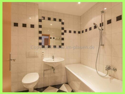 Wohnung zur Miete 335 € 2 Zimmer 66,2 m² 2. Geschoss frei ab sofort Lange Straße 69 Haselbrunn Plauen 08525