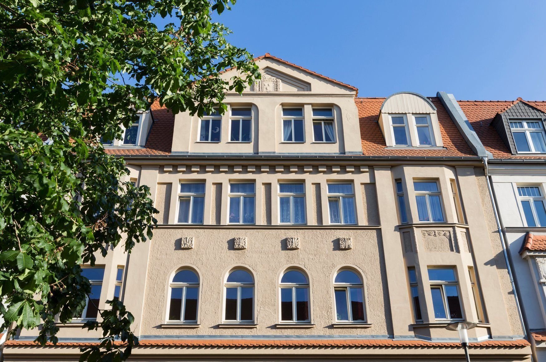 Wohnung zur Miete 683,01 € 3 Zimmer 75,9 m²<br/>Wohnfläche 1.<br/>Geschoss 01.01.2025<br/>Verfügbarkeit Ernst-Eckstein Straße 15 Lutherplatz / Thüringer Bahnhof Halle (Saale) 06110