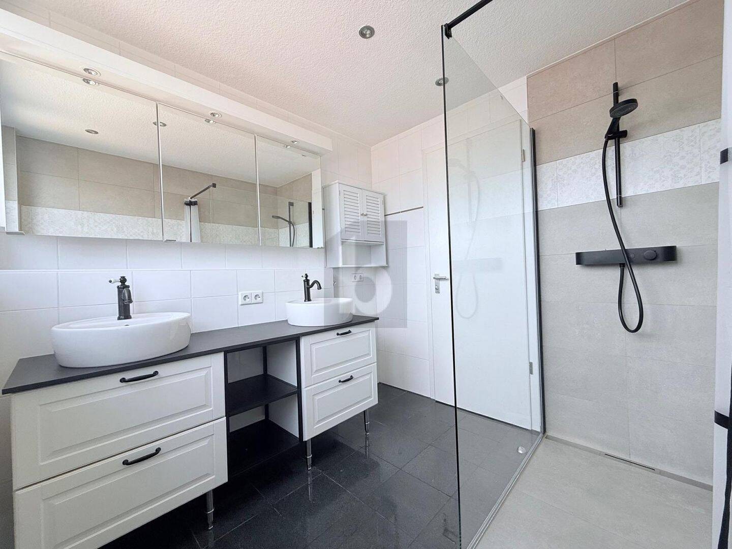 Immobilie in Pleidelsheim - WOHNJUWEL AUF ZWEI EBENEN MIT ELEGANTEM FLAIR - Bild 1