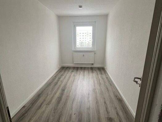 Wohnung zur Miete 425 € 3 Zimmer 68 m² 3. Geschoss frei ab sofort Neue Platekaer Str 10 Borna 04552