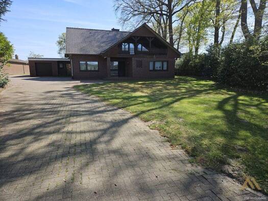 Einfamilienhaus zum Kauf 7 Zimmer 270 m² 6.084 m² Grundstück Garrel 49681