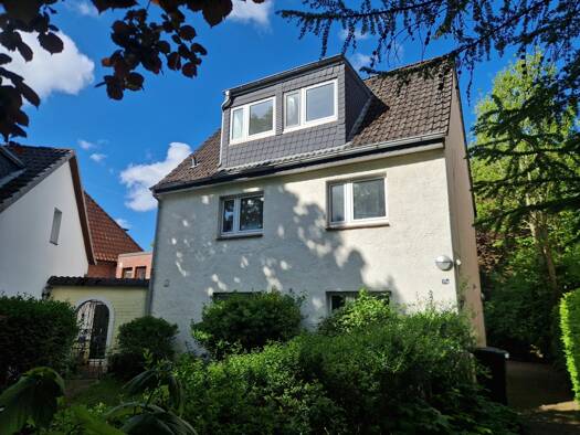 Mehrfamilienhaus zum Kauf als Kapitalanlage geeignet 695.000 € 209 m² 391 m² Grundstück Hamburg-Groß Borstel 22453