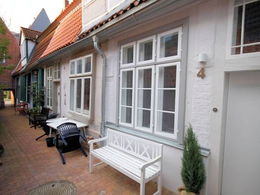 Stadthaus zur Miete 1.400 € 3 Zimmer 70 m² 60 m² Grundstück frei ab sofort Innenstadt Lübeck 23552