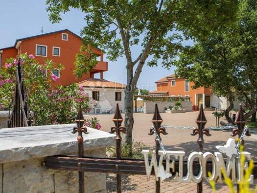 Ladenfläche zum Kauf 44 Zimmer Centar, Luka, Finida