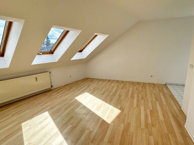 Wohnung zur Miete 205 € 1 Zimmer 31,5 m² 2. Geschoss frei ab sofort Hauptstraße 87 Adorf Neukirchen/Erzgebirge 09221