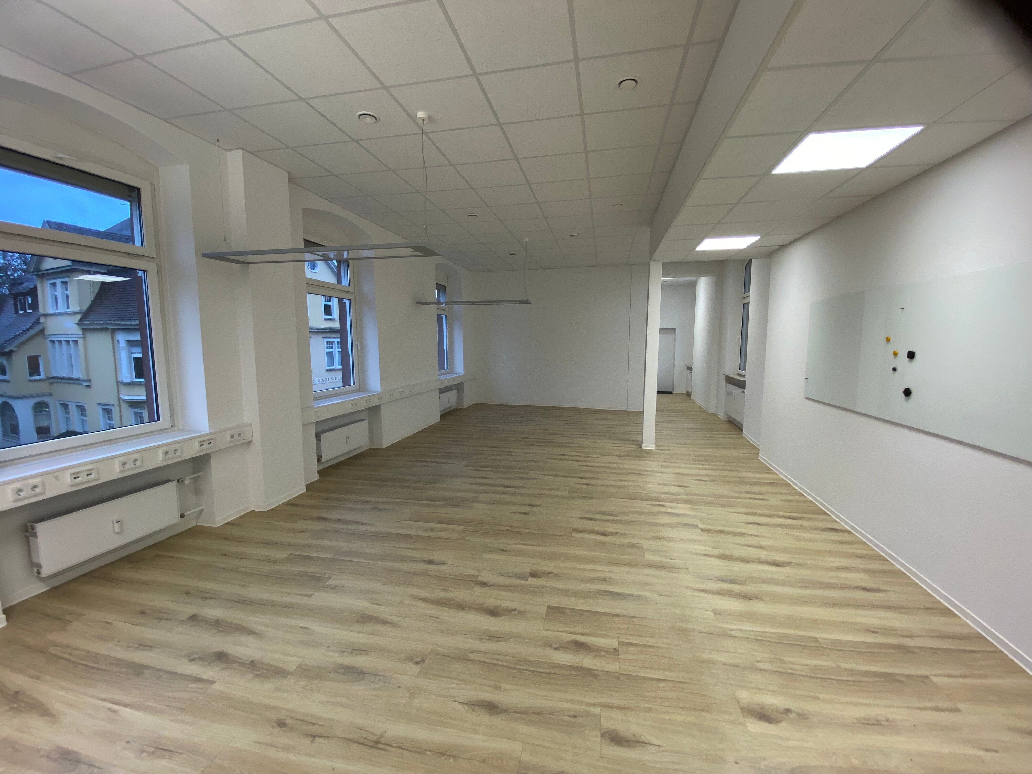 Bürofläche zur Miete 4.830 € 420 m²<br/>Bürofläche ab 150 m²<br/>Teilbarkeit Innenstadt Gießen 35390