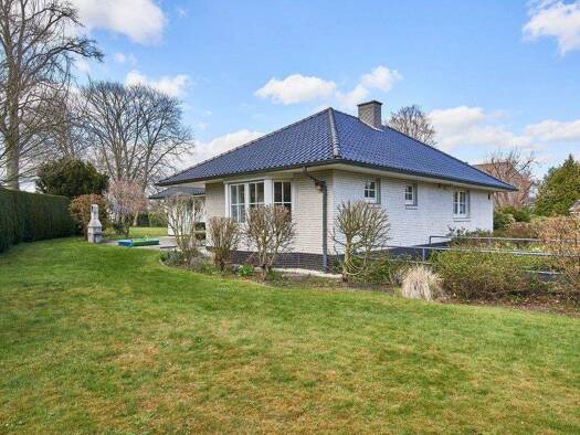 Einfamilienhaus zur Miete 3.000 € 4 Zimmer 150 m² 1.469 m² Grundstück frei ab sofort Sasel Hamburg 22393