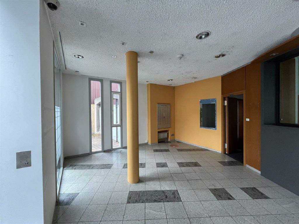 Immobilie in Königheim - ehemalige Bankfiliale mit großzügiger Wohnung in guter Lage von Königheim - Bild 2