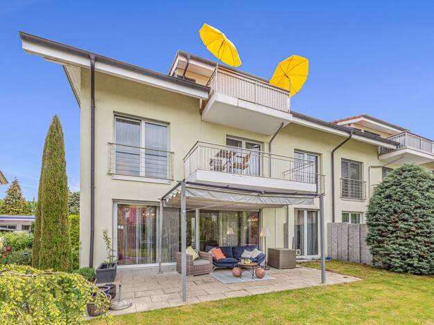 Doppelhaushälfte zum Kauf 9,5 Zimmer 275 m² 413 m² Grundstück frei ab 01.12.2026 Hochstrasse 74a Pfäffikon 8330