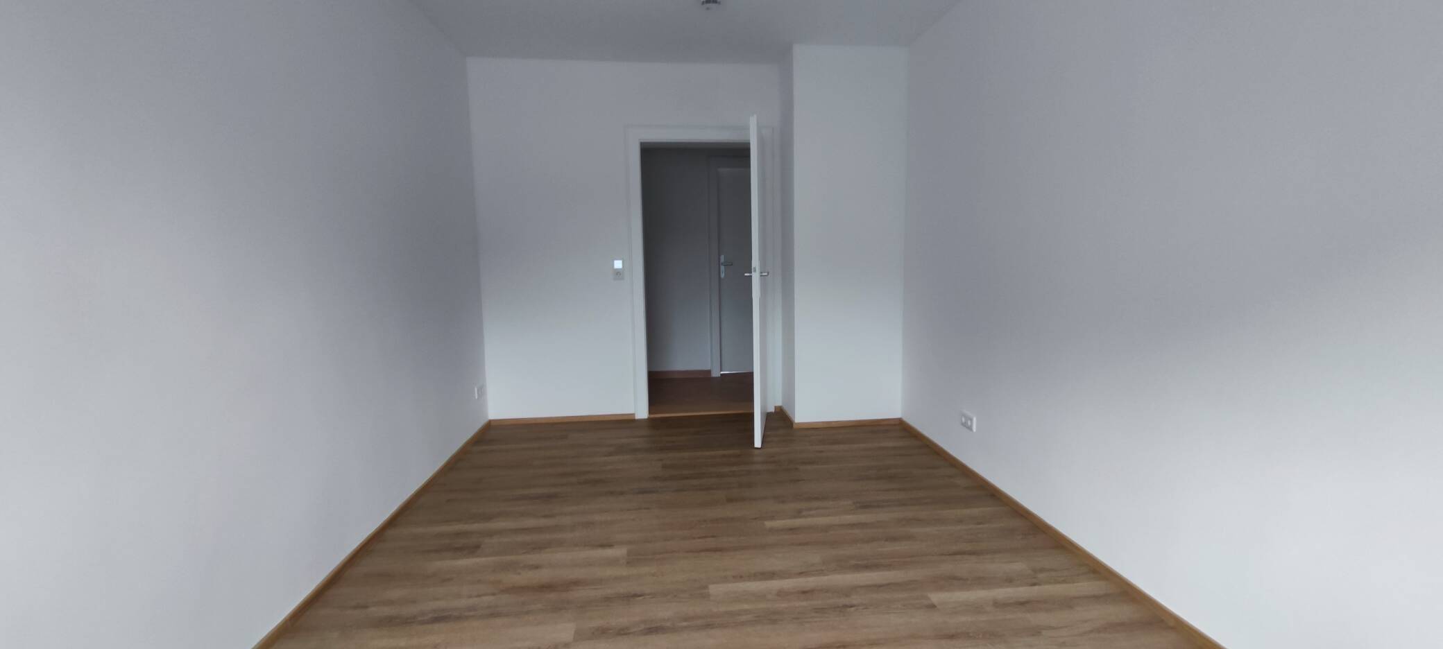 N-citynahe Lage, top renovierte, gut geschnittene 3-ZW mit Balkon – Nürnberg – Vorschaubild 4