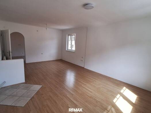 Wohnung zur Miete 600 € 4 Zimmer 107,1 m² 1. Geschoss Hohenberg 3192