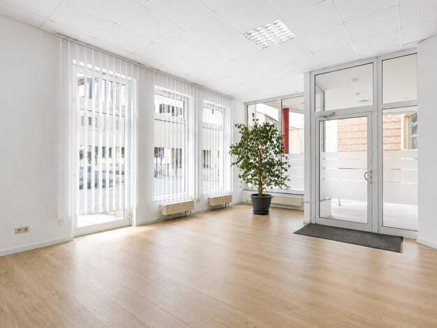 Laden zur Miete 8,85 € 4 Zimmer 96 m² Verkaufsfläche Charlottenstraße 7 Innenstadt Mitte 06108