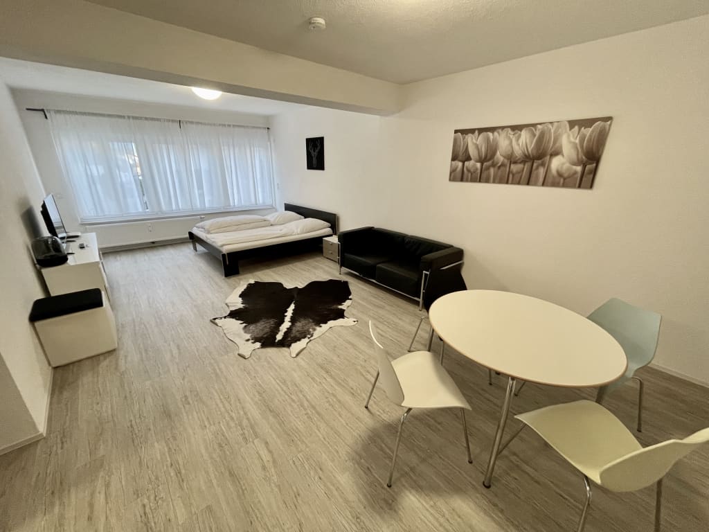 Wohnung zur Miete Wohnen auf Zeit 1.701 € 1 Zimmer 38 m²<br/>Wohnfläche 16.01.2025<br/>Verfügbarkeit Unterländer Str. Zuffenhausen - Hohenstein Stuttgart 70439