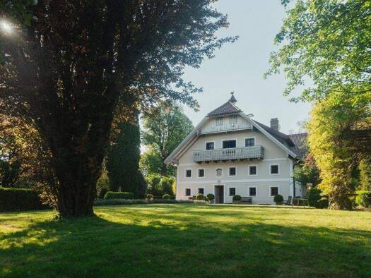 Haus zum Kauf 8 Zimmer 337,5 m² 2.567,6 m² Grundstück Grödig 5082