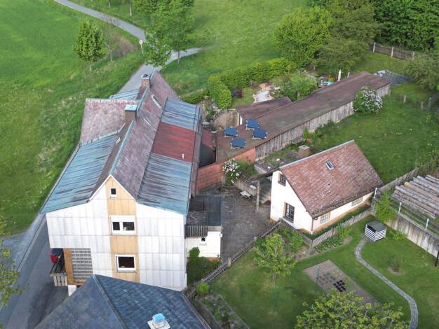 Doppelhaushälfte zum Kauf 89.000 € 5 Zimmer 140 m² 474 m² Grundstück frei ab sofort Bobengrün Bad Steben 95138