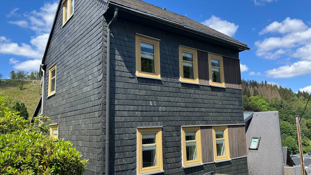 Mehrfamilienhaus zum Kauf 49.000 € 4 Zimmer 95 m² 104 m² Grundstück frei ab sofort Bäzenecke 14 Lauscha 98724