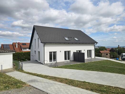 Doppelhaushälfte zum Kauf - Erstbezug als Kapitalanlage geeignet 620.000 € 4,5 Zimmer 160 m² 990 m² Grundstück Wiechs Tengen 78250