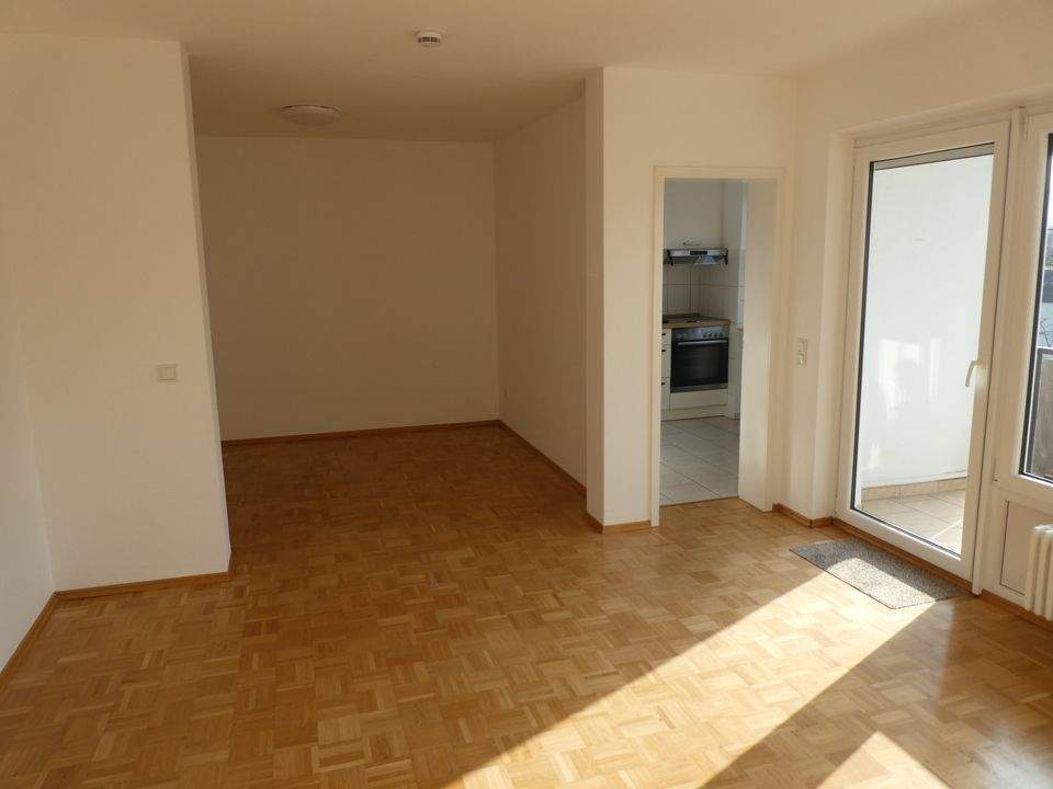 Immobilie in Niedernhausen - Lichtdurchflutete Wohnung mit Balkon und Stellplatz in attraktiver Lage von Niedernhausen! - Bild 2