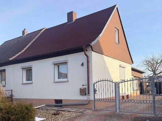 Doppelhaushälfte zum Kauf 269.000 € 3 Zimmer 96 m² 637 m² Grundstück Damaschkestraße Halle (Saale) 06130