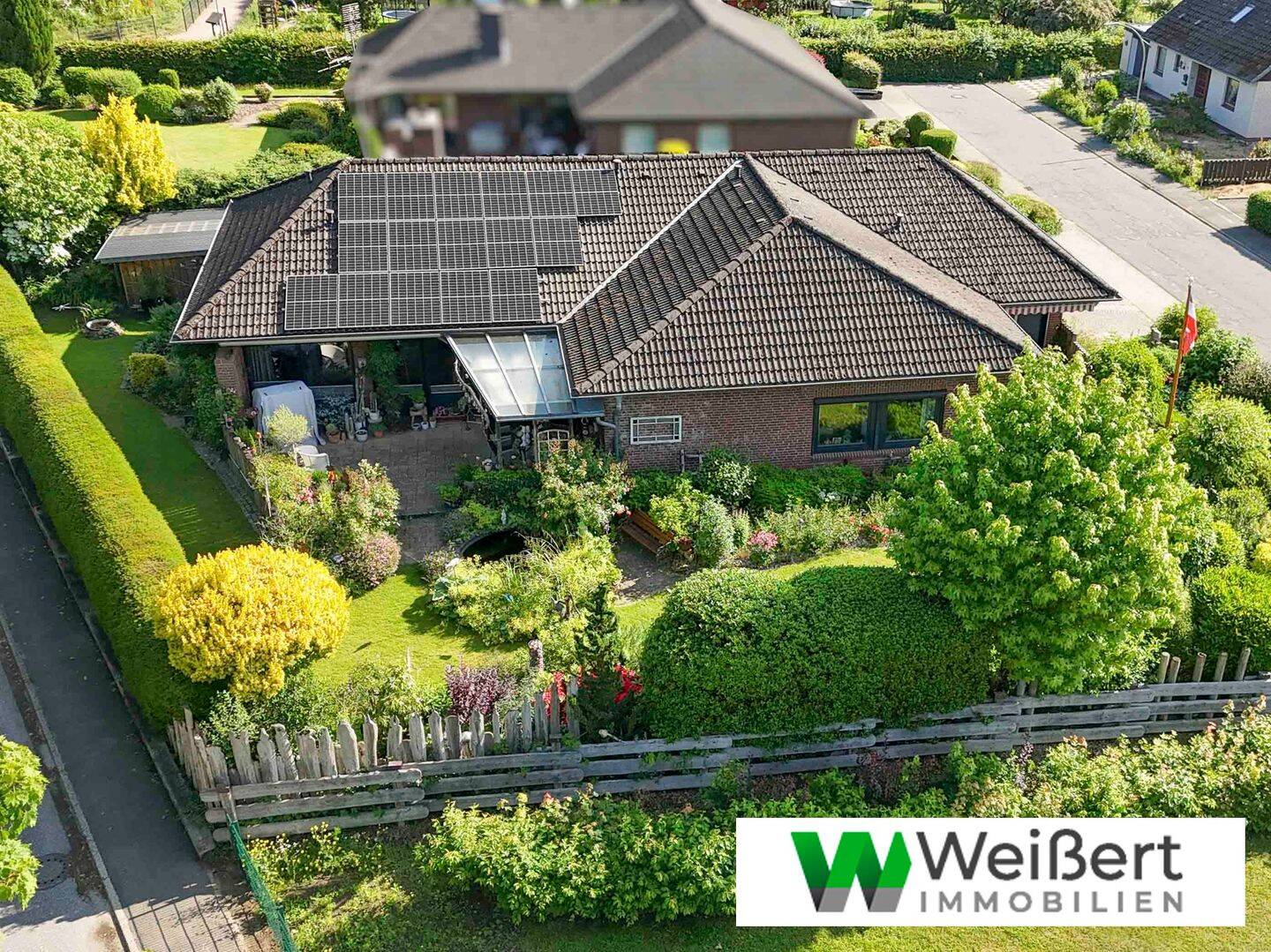 Großzügiges Einfamilienhaus mit Einliegerwohnung, PV-Anlage und Gartenidylle auf großzügigem 866 m² Grundstück