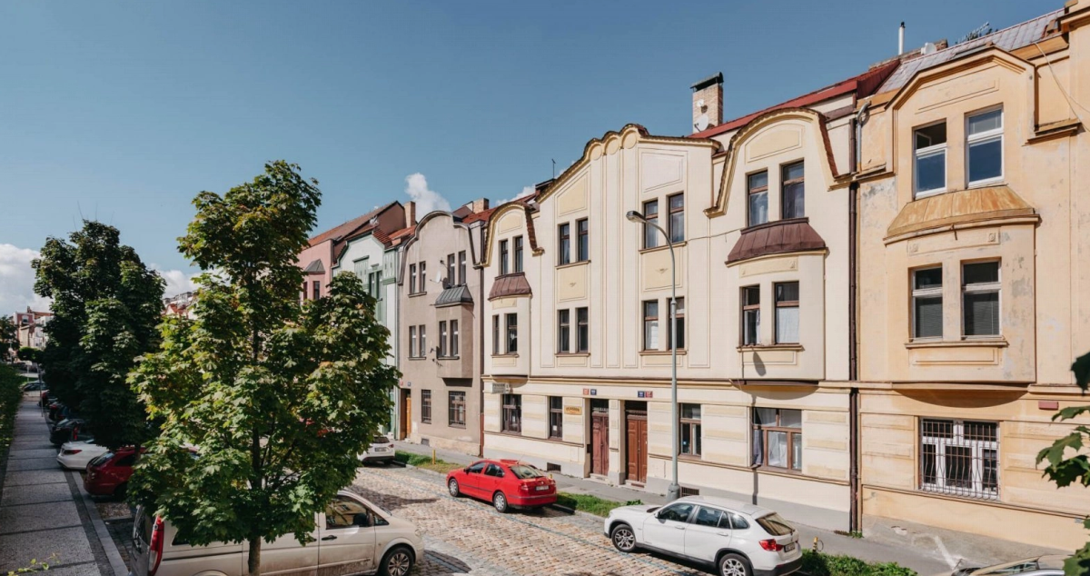 Wohnung zum Kauf 275.000 € 2 Zimmer 61 m²<br/>Wohnfläche EG<br/>Geschoss Na Petynce Prag 16900