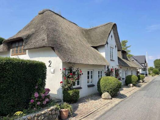 Haus zum Kauf 450.000 € 10 Zimmer 300 m² 698 m² Grundstück Wyk auf Föhr / Boldixum 25938