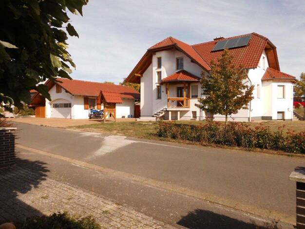 Mehrfamilienhaus zum Kauf provisionsfrei 595.000 € 7 Zimmer 220 m² 2.040 m² Grundstück Roppershain Homberg/Efze 34576