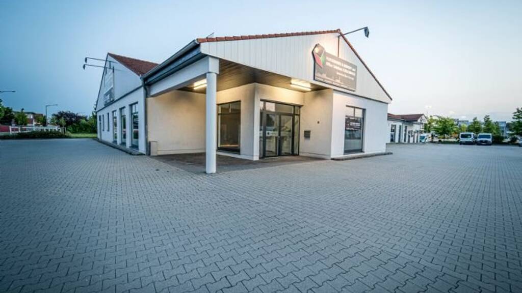 Laden zur Miete provisionsfrei 450 m² Verkaufsfläche Schlesische Straße 130 Straubing 94315