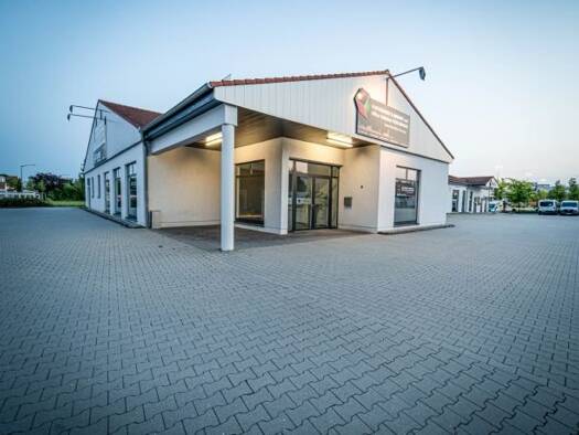 Laden zur Miete provisionsfrei 3 Zimmer 450 m² Verkaufsfläche Schlesische Straße 130 Straubing Straubing 94315