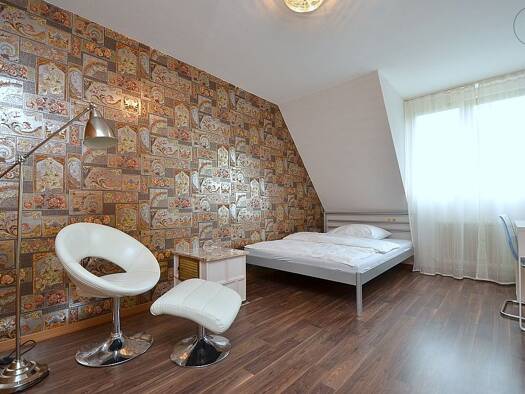 WG-Zimmer zur Miete Wohnen auf Zeit 725 € 15 m² 2. Geschoss frei ab 01.12.2025 Böblingen 71032