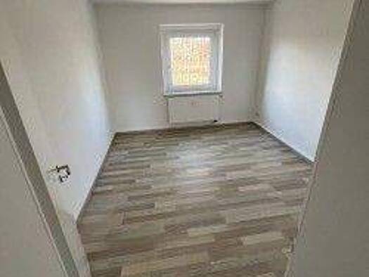 Wohnung zur Miete 260 € 2 Zimmer 40,6 m² 1. Geschoss frei ab sofort Vogtlandstraße 1 Glauchau 08371
