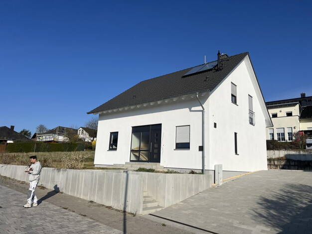 Einfamilienhaus zum Kauf provisionsfrei 649.000 € 8 Zimmer 200 m² 555 m² Grundstück Niederkleener Straße 27 Oberkleen Langgöns 35428