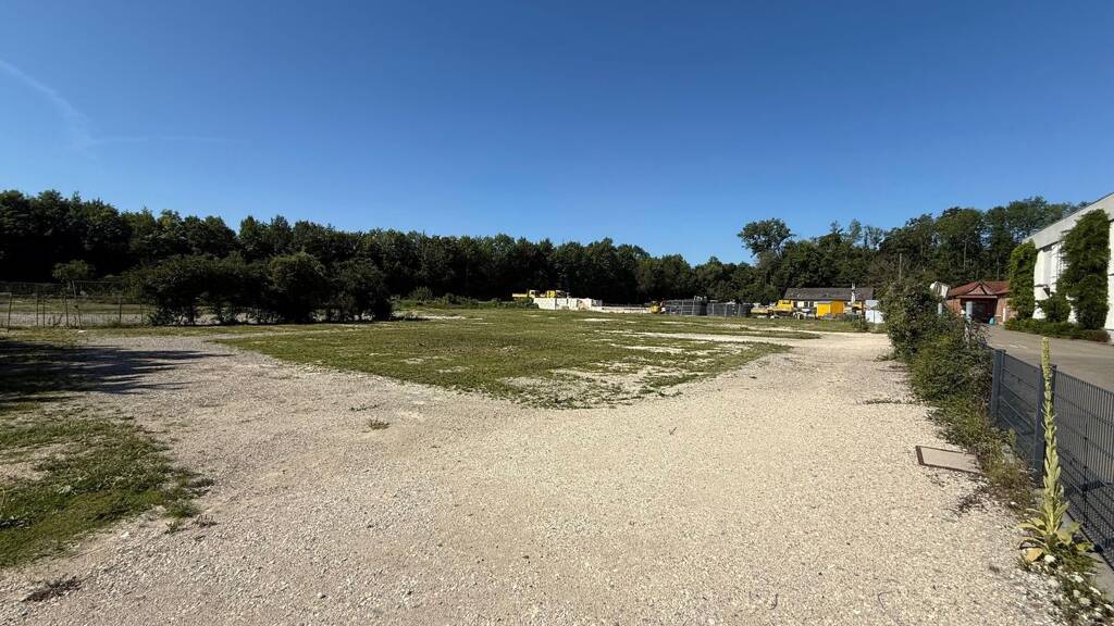 Lagerhalle zur Miete 8.328 m² Lagerfläche teilbar ab 3.500 m² Dettinger Straße 154 Kirchheim Kirchheim unter Teck 73230