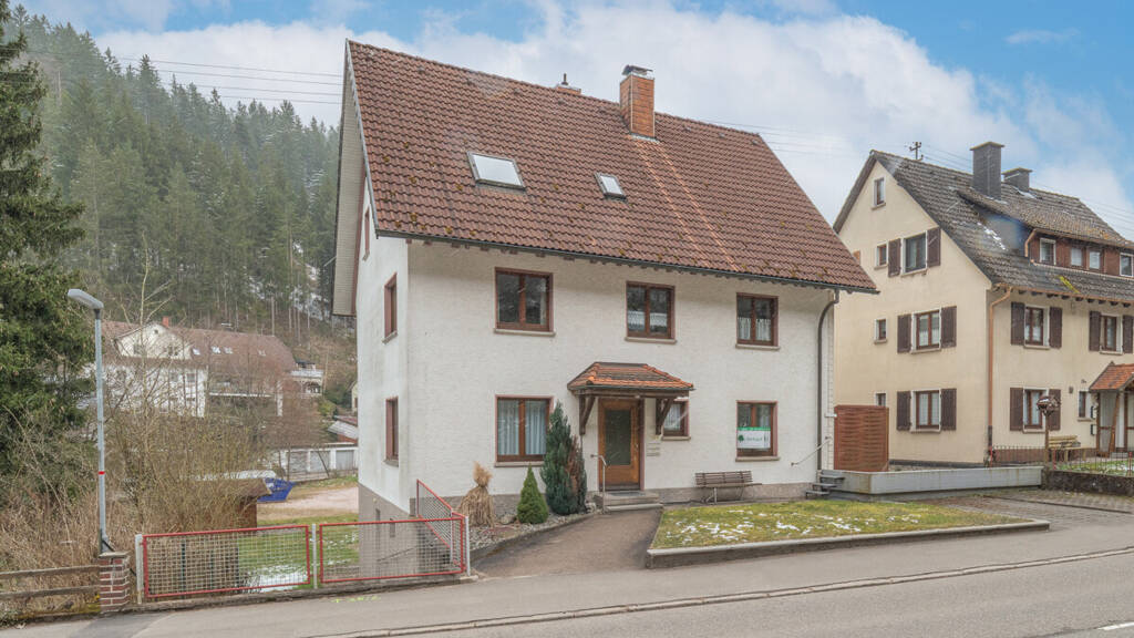 Mehrfamilienhaus zum Kauf 279.900 € 8 Zimmer 210 m² 590 m² Grundstück Tennenbronn 78144