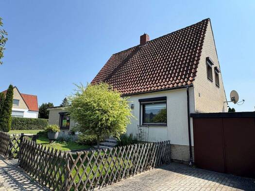 Einfamilienhaus zum Kauf 162.000 € 5 Zimmer 92 m² 663 m² Grundstück frei ab sofort Roter Torweg 21 Helmstedt Helmstedt 38350