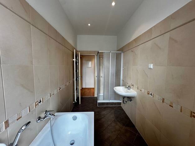 Wohnung zur Miete 404 € 2 Zimmer 52,4 m² 1. Geschoss Erich-Weinert-Straße 3 Leipziger Str. Magdeburg 39112