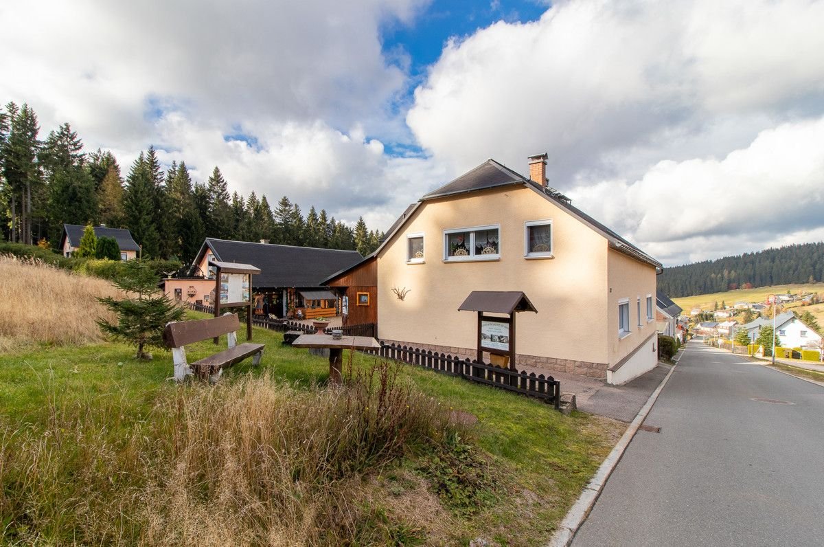 Einfamilienhaus zum Kauf 275.000 € 12 Zimmer 190 m²<br/>Wohnfläche 2.393 m²<br/>Grundstück 01.07.2025<br/>Verfügbarkeit Eibenstock Eibenstock OT Carlsfeld 08309