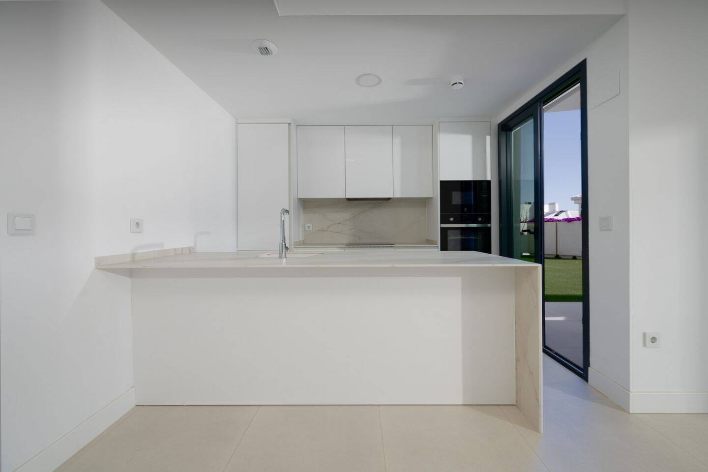 Immobilie in Schneverdingen - Exklusive Erdgeschosswohnung mit privatem Garten in El Higueron, Fuengirola - Bild 2