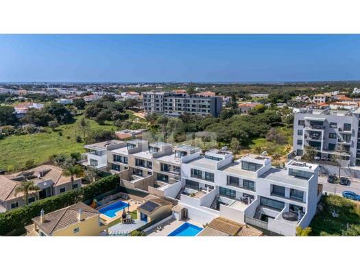 Haus zum Kauf 890.000 € 260 m² 214 m² Grundstück Montenegro 8005