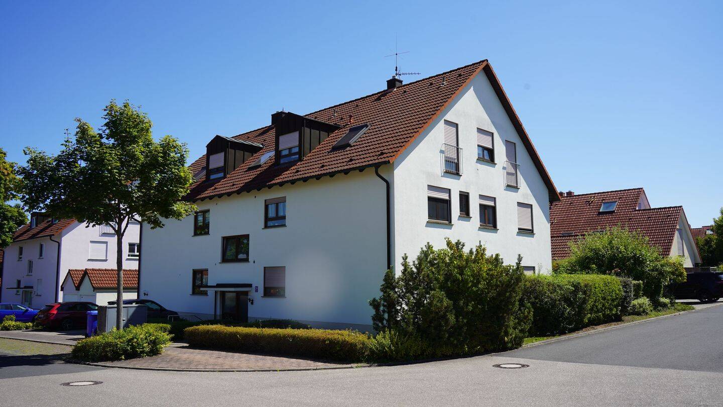 Immobilie in Kürnach - Gepflegtes Mehrfamilienhaus mit 6 Einheiten (3 Zimmer Wohnungen) in Kürnach zu verkaufen  - Bild 1