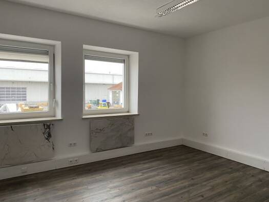 Bürofläche zur Miete 1.256 € 157 m² Bürofläche Neutraubling 93073