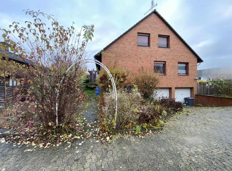 Mehrfamilienhaus zum Kauf 295.000 € 8 Zimmer 256 m²<br/>Wohnfläche 1.078 m²<br/>Grundstück Emmerstedt Helmstedt 38350