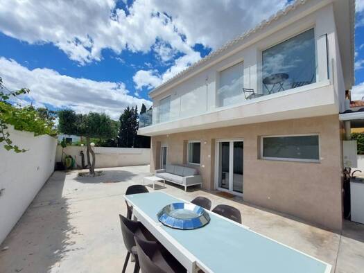 Chalet zur Miete - Erstbezug 3.500 € 4 Zimmer 210 m² Alicante 03540