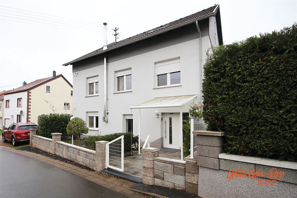 Einfamilienhaus zum Kauf 283.000 € 8 Zimmer 215 m²<br/>Wohnfläche 634 m²<br/>Grundstück 07.04.2025<br/>Verfügbarkeit Schwalbach Schwalbach 66773