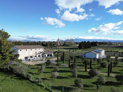 Einfamilienhaus zum Kauf 2.490.000 € 650 m² 23.402 m² Grundstück Secteur Ouest Pernes-les-Fontaines 84210