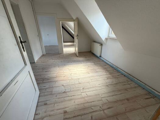 Wohnung zur Miete 420 € 2 Zimmer 69,5 m² 1. Geschoss frei ab sofort Sattlerstraße 37 Leuna 06237