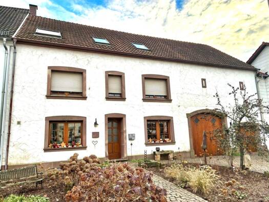 Haus zum Kauf 369.000 € 9 Zimmer 278 m² 1.250 m² Grundstück Altforweiler Überherrn 66802