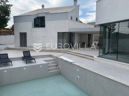 Haus zum Kauf 1.600.000 € 9 Zimmer 435 m² Gornji Humac Bol 21424