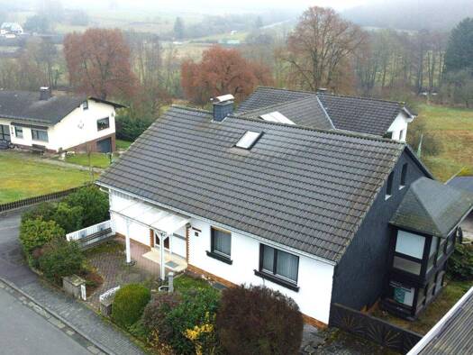 Einfamilienhaus zum Kauf 259.000 € 8 Zimmer 200 m² 432 m² Grundstück Steinbrücken Dietzhölztal / Steinbrücken 35716